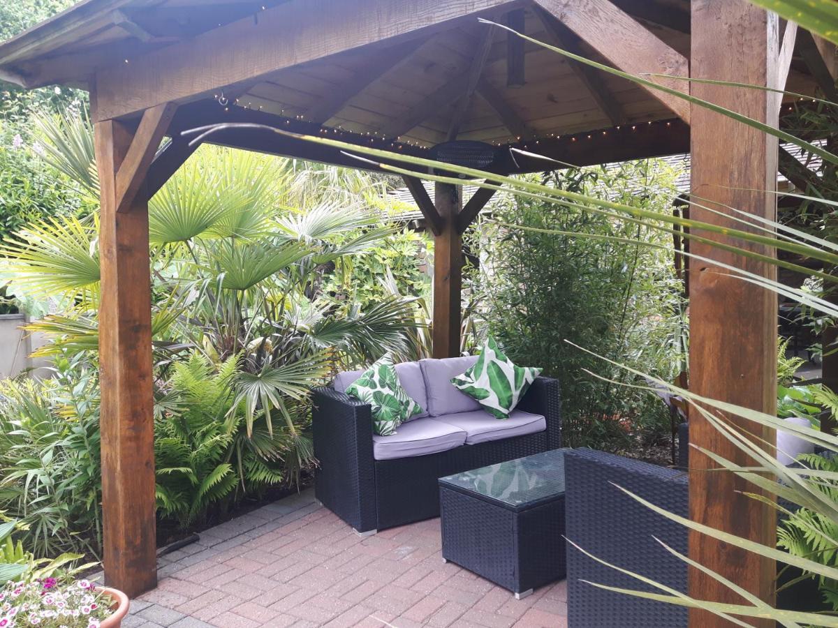 Cabin Set In A Beautiful Romantic Tropical Garden Sutton Coldfield Exterior foto
