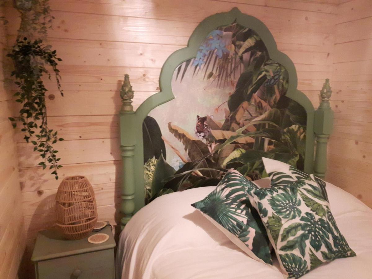 Cabin Set In A Beautiful Romantic Tropical Garden Sutton Coldfield Exterior foto